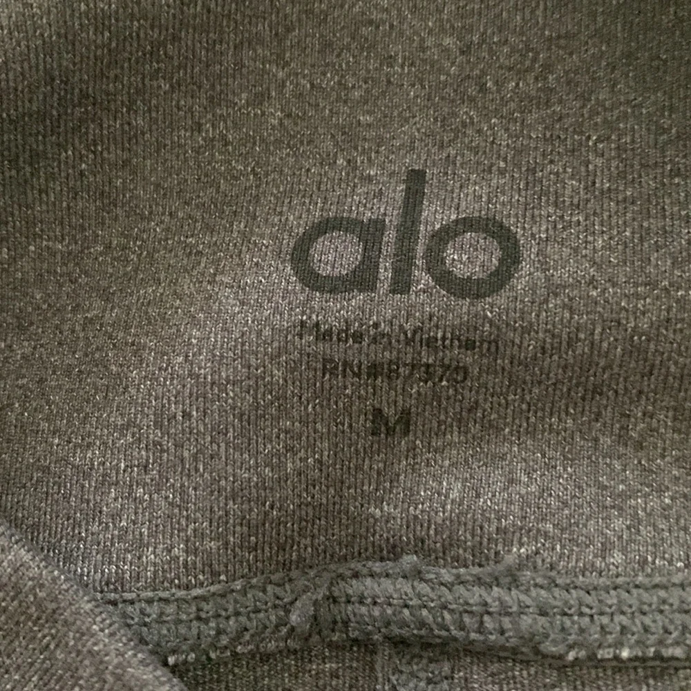 Alo yoga pants size medium - Picture 4 of 4